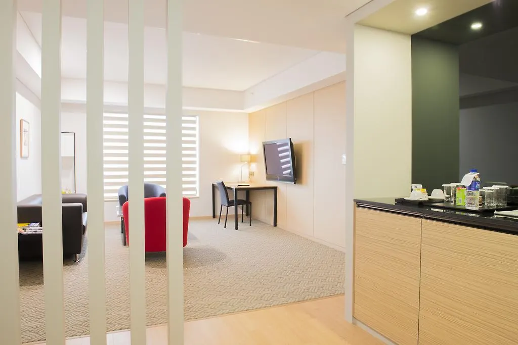 Hotel Paragon Pusan 4*,