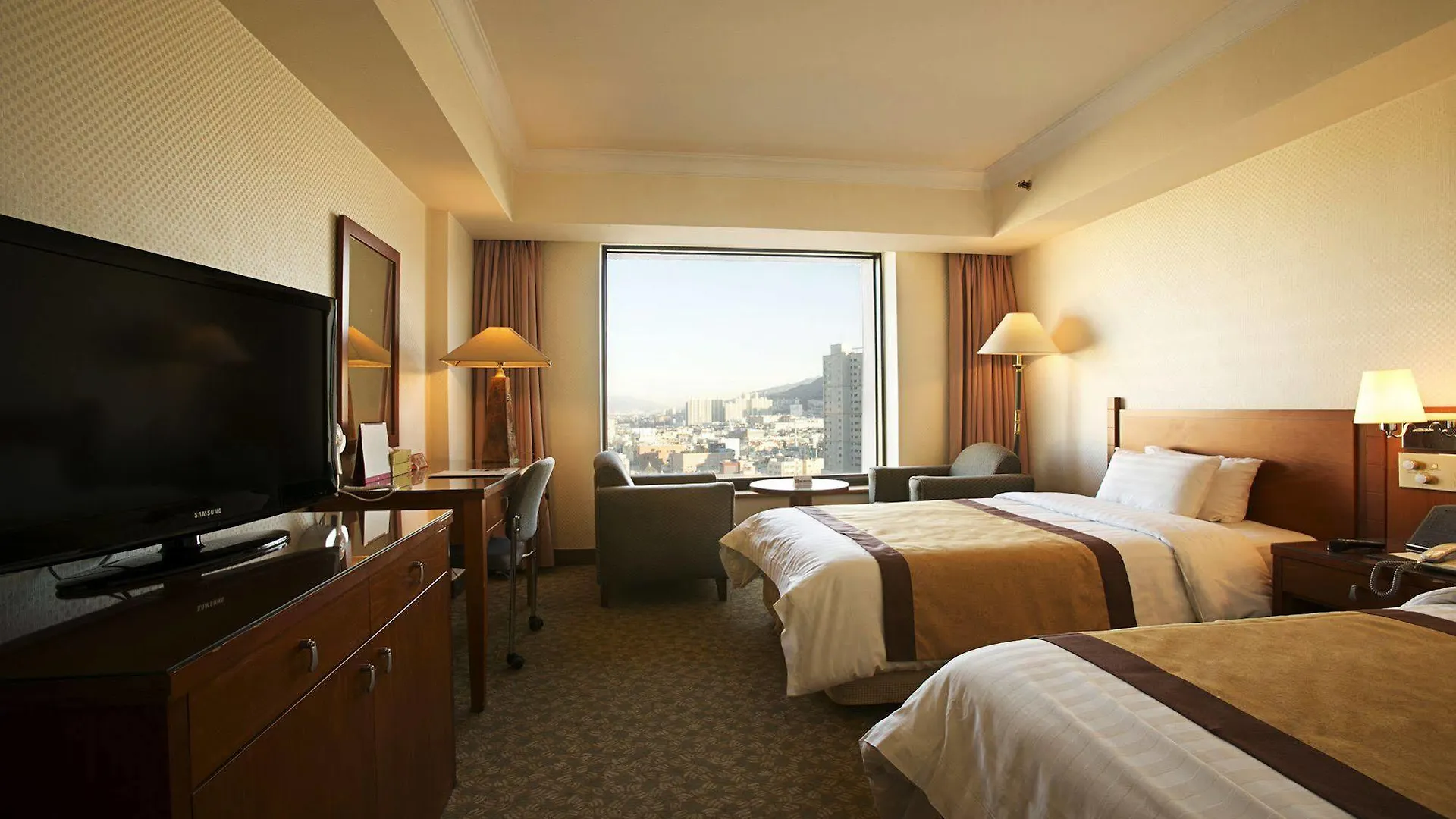 Hotel Paragon Pusan 4*,